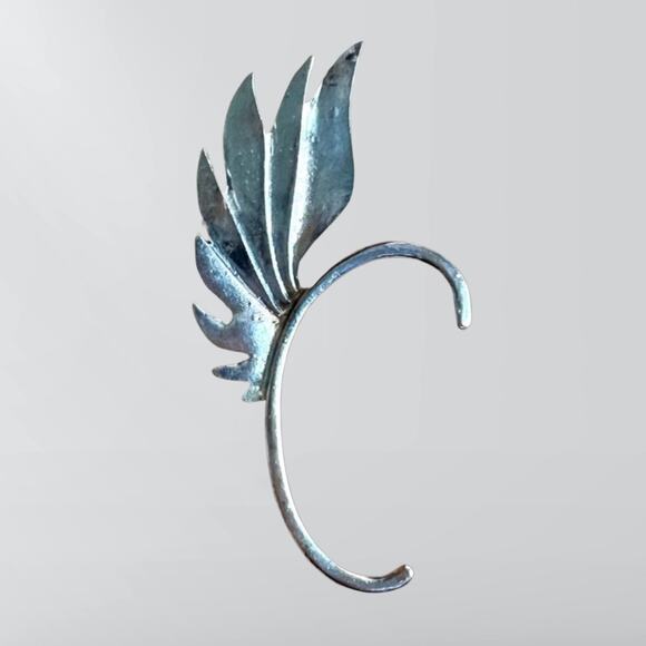 Silver Metal Fairy Wing Ear Cuff - Picture 2 of 3